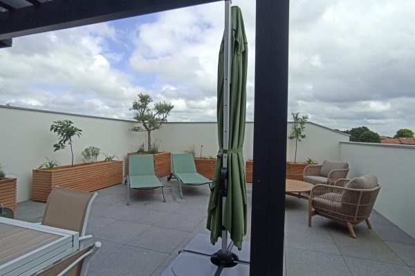 Aménagement d'une terrasse en attique par Marion Cintré