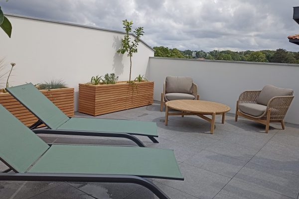 Aménagement d'une terrasse en attique par Marion Cintré