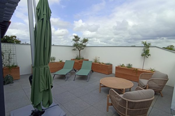 Aménagement d'une terrasse en attique par Marion Cintré