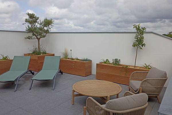 Aménagement d'une terrasse en attique par Marion Cintré