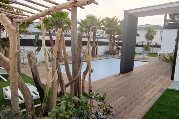 Réaménagement complet d'un jardin sur le thème de la Polynésie à Anglet.