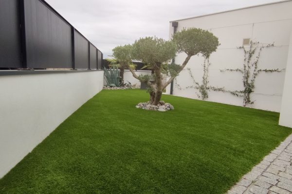 Réaménagement complet d'un jardin sur le thème de la Polynésie à Anglet.