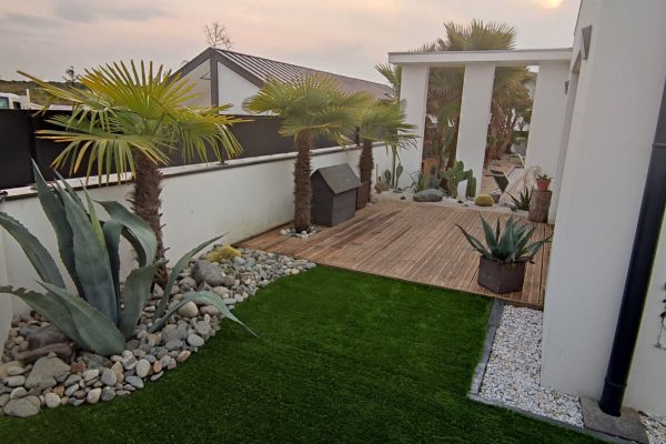 Réaménagement complet d'un jardin sur le thème de la Polynésie à Anglet.