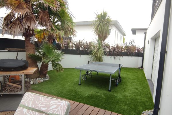 Réaménagement complet d'un jardin sur le thème de la Polynésie à Anglet.