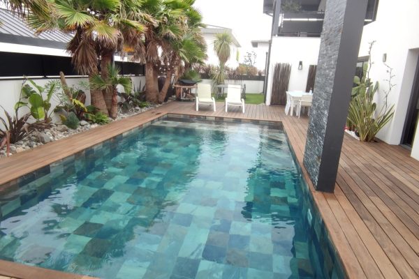 Réaménagement complet d'un jardin sur le thème de la Polynésie à Anglet.