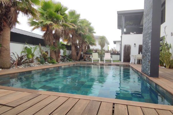 Réaménagement complet d'un jardin sur le thème de la Polynésie à Anglet.