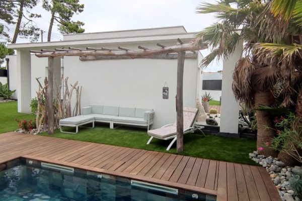 Réaménagement complet d'un jardin sur le thème de la Polynésie à Anglet.